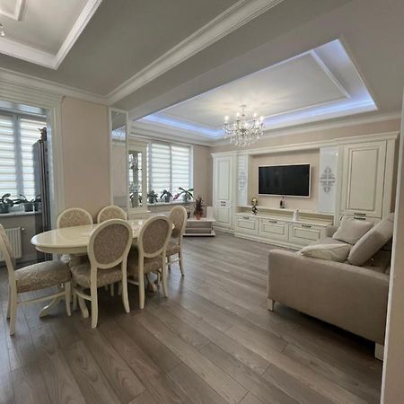 Apartament In The Center Of Chisinau Luaran gambar
